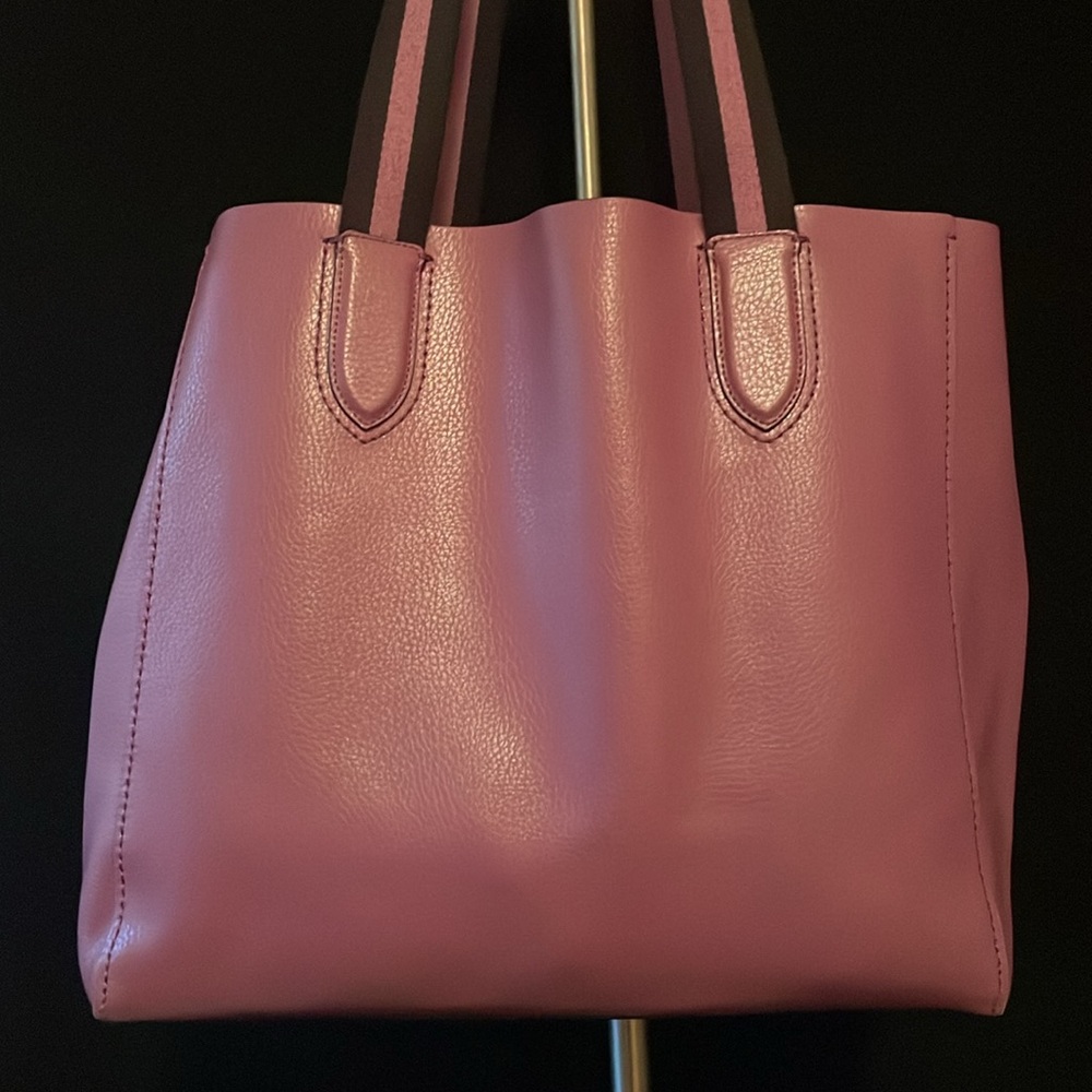 Coach Soft Leather Tote with Bag Charm/keychain *NWOT* - Picture 6 of 11